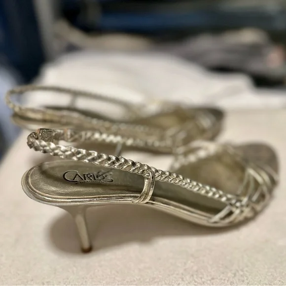 Carlos Santana strappy sandals champagne color perfect to wear to weddings - Picture 6 of 8